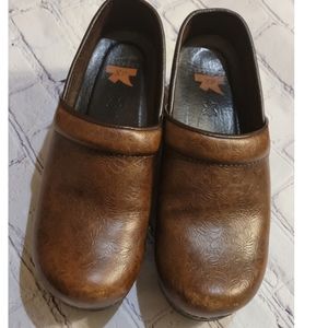 Dansko Pro XP Brown Leather Floral Tooled Clogs 38
